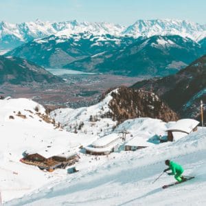 Skigebiet in Österreich mit Bergblick