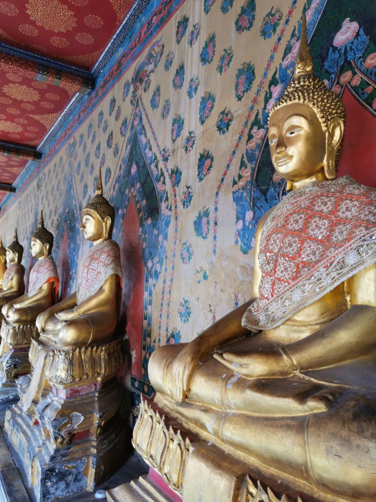 Suite von Buddhas