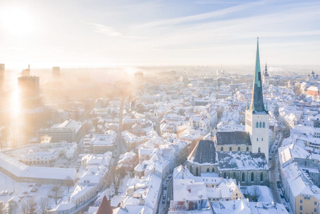 Vue en hauteur sur la ville de Tallinn en Estonie