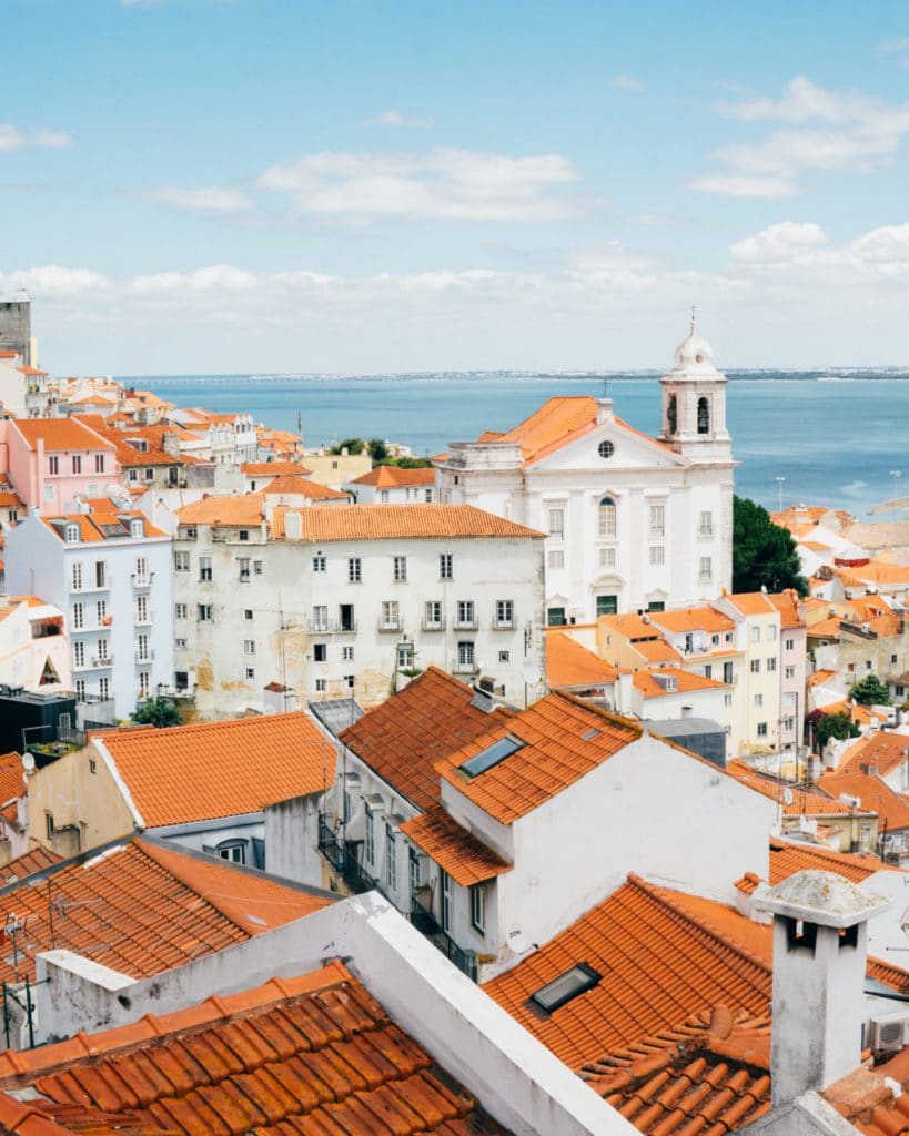 vue sur les toits de lisbonne