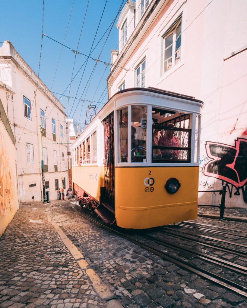 prendre le tramway à lisbonne en septembre