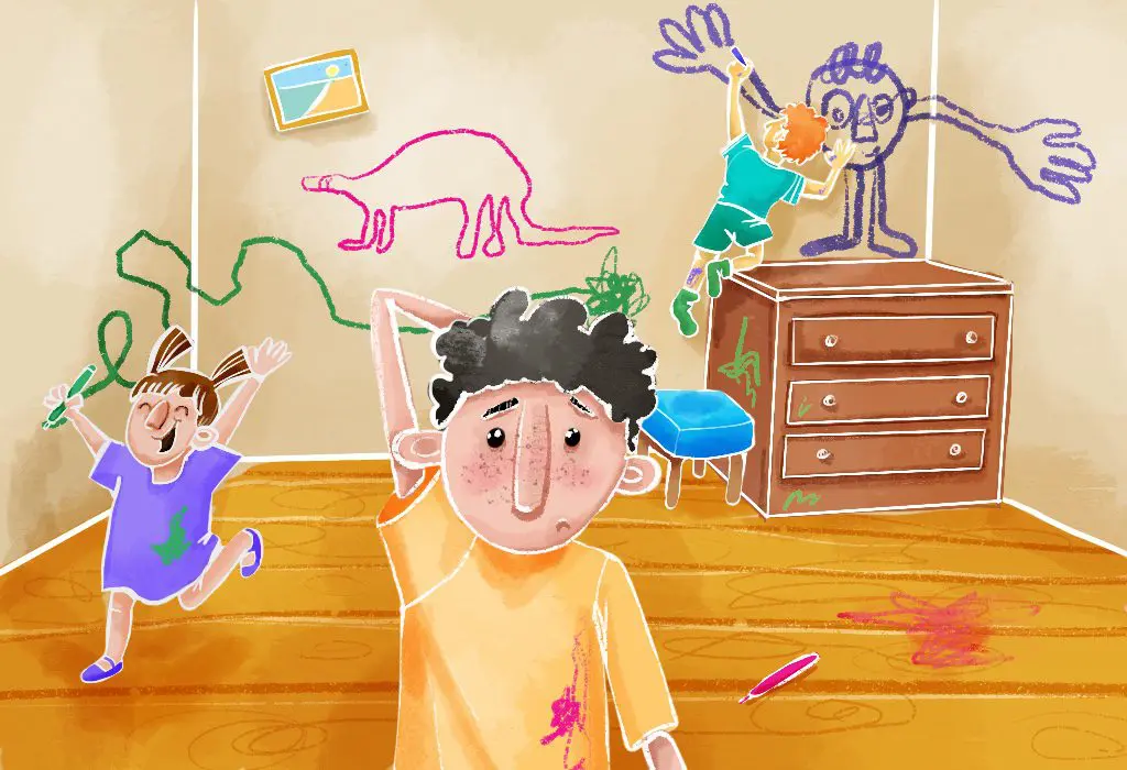 Leben als Eltern: Wände des Kinderzimmers mit Zeichnungen bedeckt