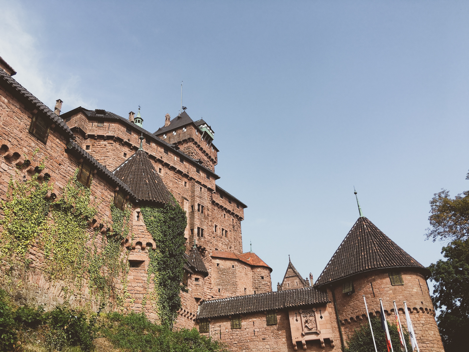 Fassade und Turm des Schlosses Haut-Koenigsbourg