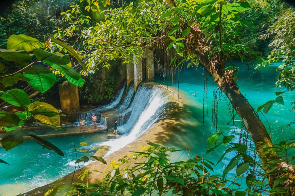 Wasserfall türkisfarbenes Wasser